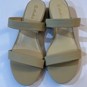 Ankis open Sandal 8m nude 1 inch heel worn one time.